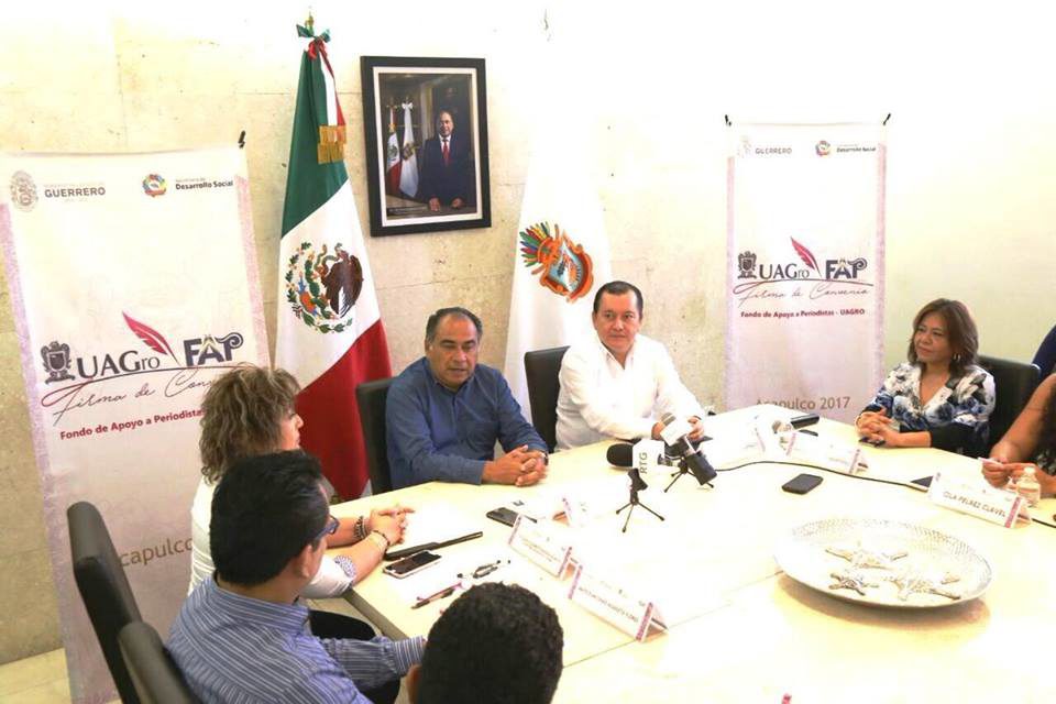 FIRMAN GOBIERNO Y UNIVERSIDAD AUTÓNOMA DE GUERRERO CONVENIO PARA LA ACTUALIZACIÓN Y PROFESIONALIZACIÓN DE PERIODISTAS