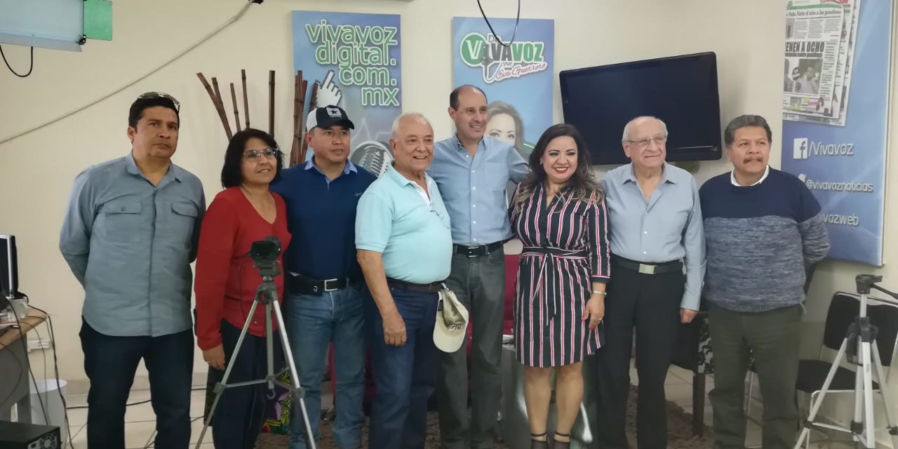 PERIODISTAS DE FAPERMEX Y CONALIPE  VISITAN SEMANARIO VIVAVOZ