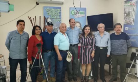 PERIODISTAS DE FAPERMEX Y CONALIPE  VISITAN SEMANARIO VIVAVOZ